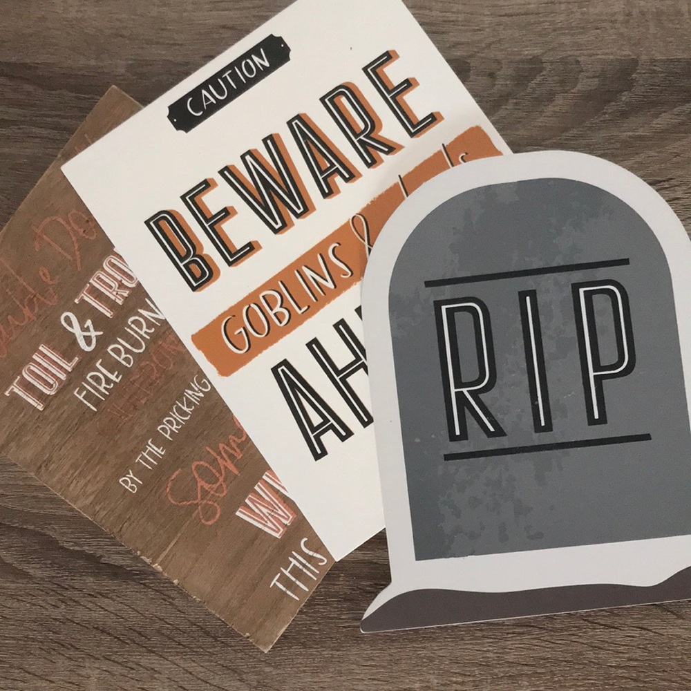 Halloween Decor/Signs/Plaques
